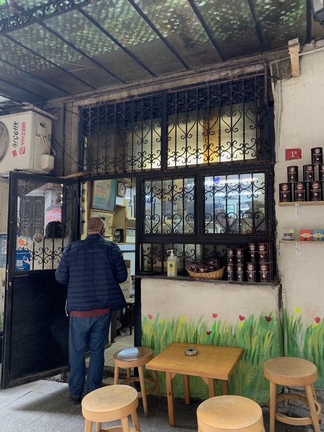 탁심광장 안쪽 로컬 카페 