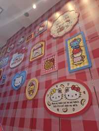키티 덕후주목! 명동 3층 대형 카페🎀🍎
