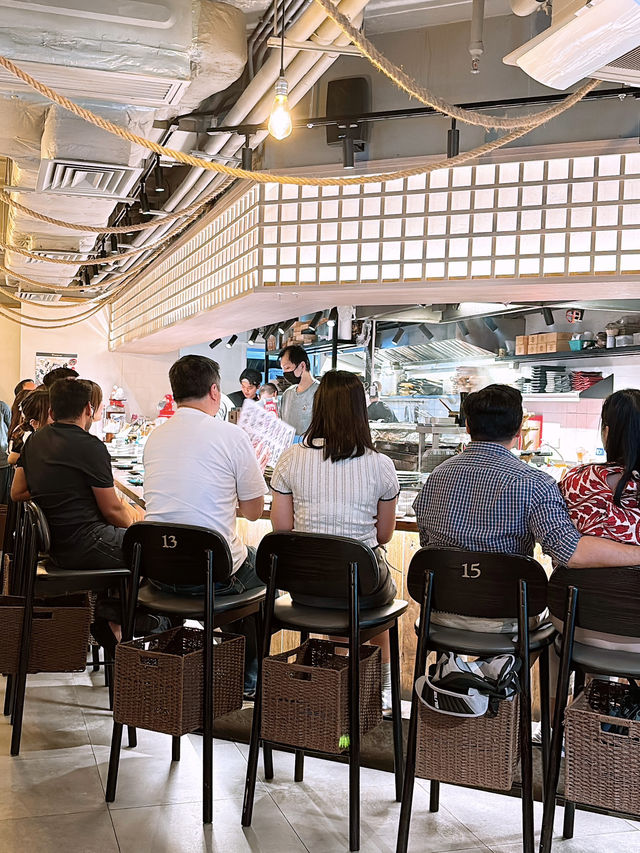 平日嚟都坐爆場‼️就係為咗食高質廣島生蠔🤩