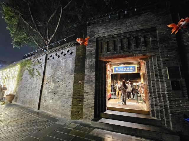 Kuan Alley and Zhai Alley at night