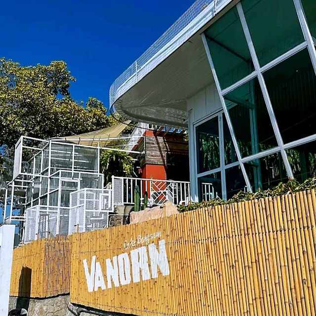 Vanorn Cafe คาเฟ่บนจุดชมวิวเขาสามมุก แบบพาโนรามา