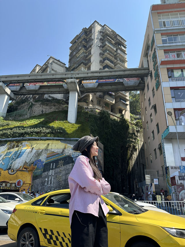🌆 Chongqing: Skyline glows and trains fly! 🚄