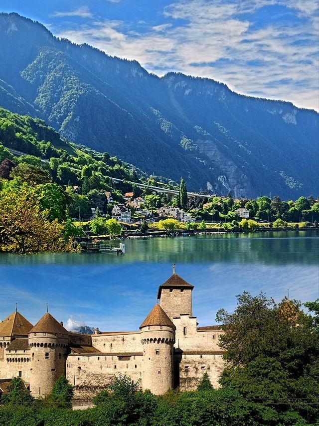 🏰 Chillon Castle: A Timeless Sentinel on Lake Geneva