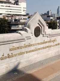 เที่ยว วัดไตรมิตรวิทยาราม วรวิหาร กรุงเทพ
