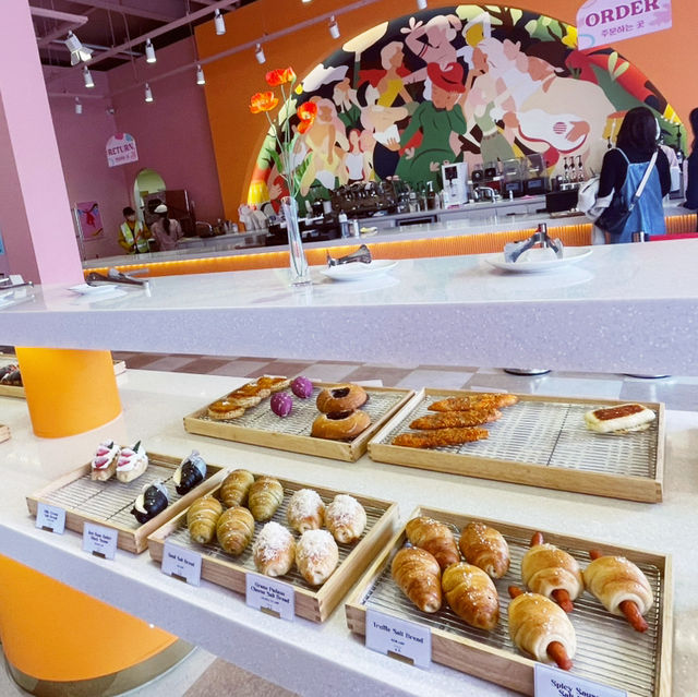 【高陽市】ピンクだらけのアートなカフェ💖