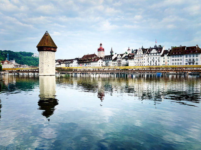 Starbucks Lucerne – Scenic Coffee Spot by the Chapel Bridge