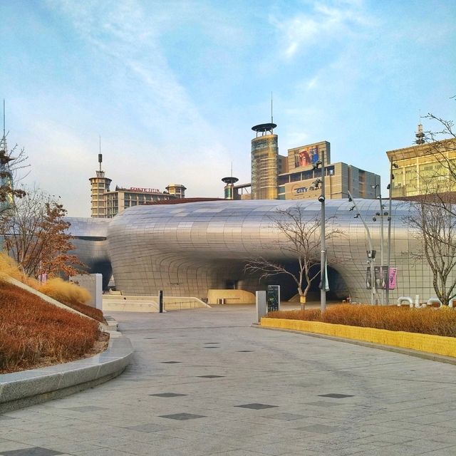 🇰🇷 DDP: Seoul’s Architectural Gem of Futuristic Flair