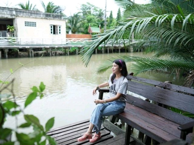 คาเฟ่ไม้ริมน้ำสุดคลาสสิคแค่พระประแดง