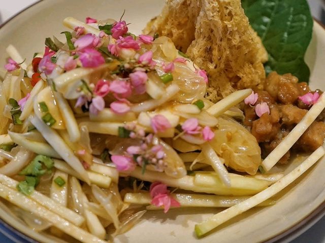 พาอิ่มอร่อยกับอาหารไทย บรรยากาศดี