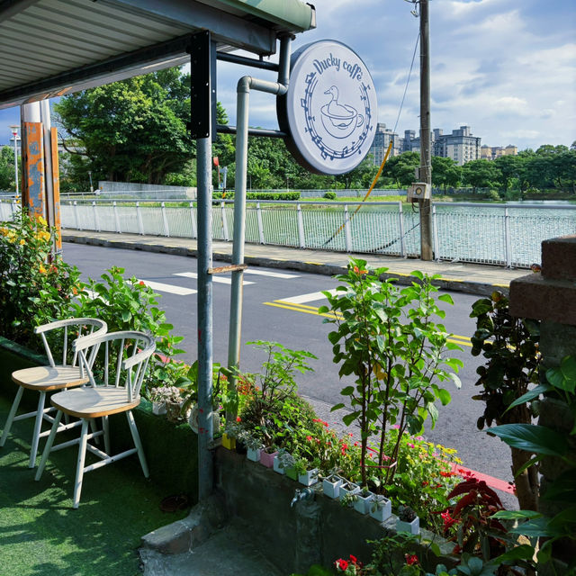 🦆 桃園最新秘境！湖畔系網美咖啡廳｜噠可咖啡 Ducky Caffè