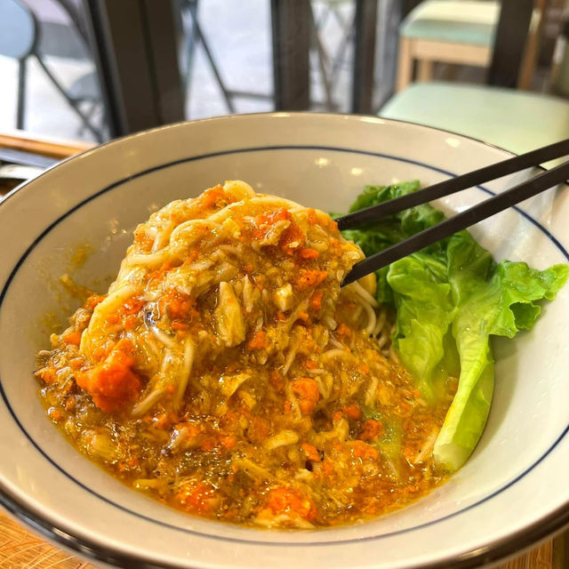 驚豔味蕾的蟹黃面 💕 蟹味鼎 ! 全都是用蟹膏蟹肉製成 口感一流