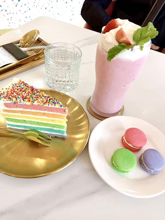 Cute cafe in pink colour 💞 