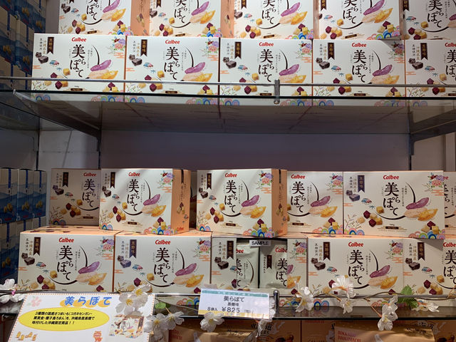 😋 Freshly Fried & Full of Fun at Calbee+ Kokusai-dori, Okinawa!