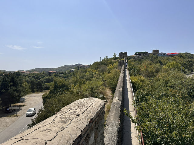【Sighnaghi Wall／シグナギ城壁｜“恋の丘を囲む歴史の守り手”】