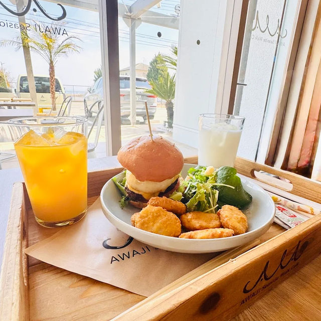 【日本・兵庫🇯🇵】海を眺めながら食べる贅沢ハンバーガー
