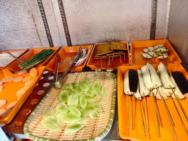 🍢成都-炭悅自助燒烤｜68元吃到飽，肉品新鮮選擇多，還有超萌店貓陪吃！