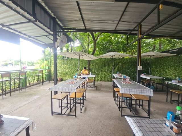 โกเหลียง ก๋วยเตี๋ยวเรือรังสิต ใกล้พระธาตุดอยคำ