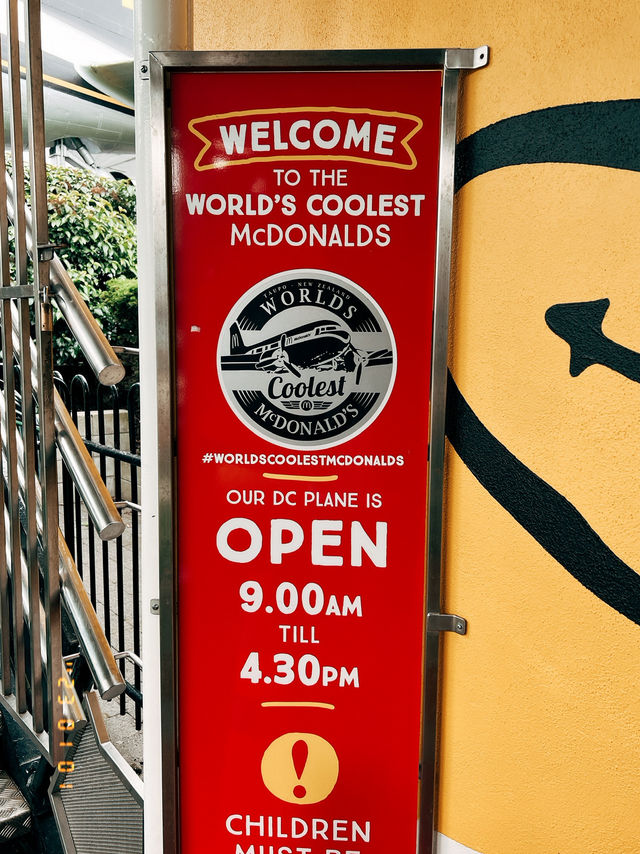 紐西蘭旅遊景點｜🍔 McDonald’s Taupō｜全球唯一「飛機艙」吃漢堡的麥當勞！ 
