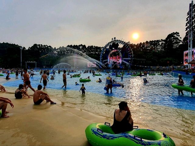 Wave Riders Wanted: Chimelong’s Water Kingdom Awaits! 