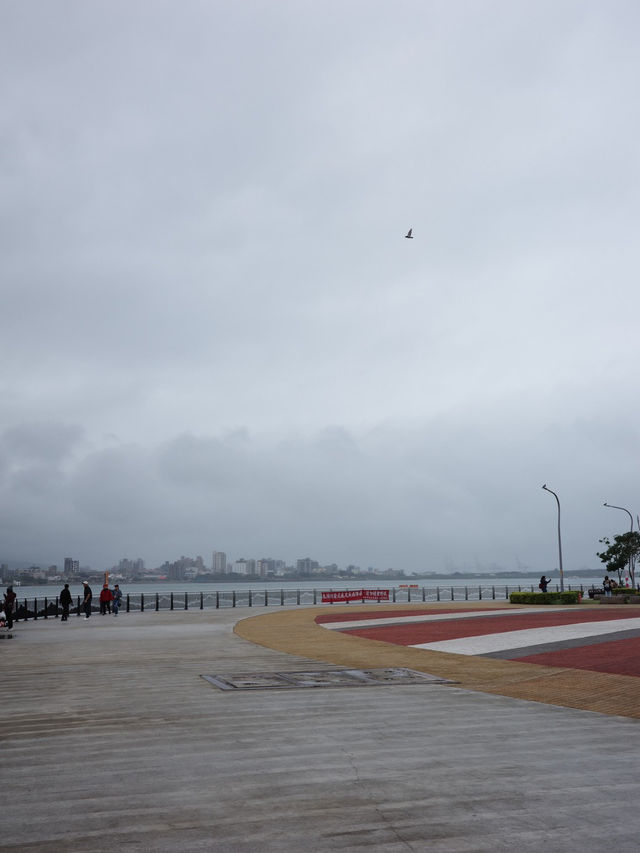  ตั้นสุ่ย (Tamsui) นั่งรถไฟไปสุดสายแล้วชมทะเล