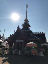 วัดเด่นสะหรีศรีเมืองแกน วัดสวยที่ห้ามพลาด