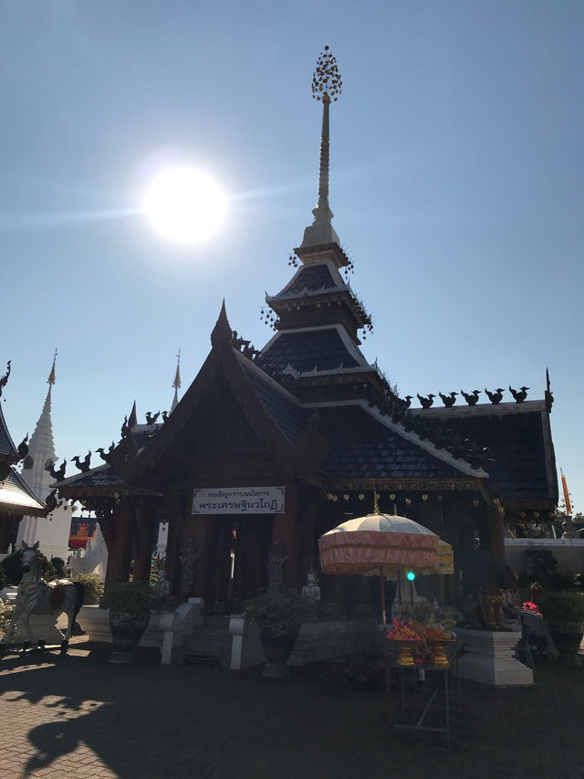 วัดเด่นสะหรีศรีเมืองแกน วัดสวยที่ห้ามพลาด