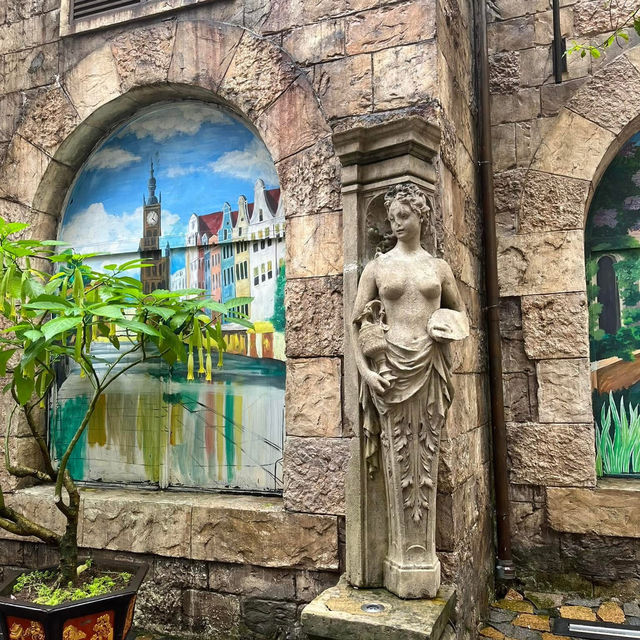 🏰 Lost in France… but in Vietnam?!