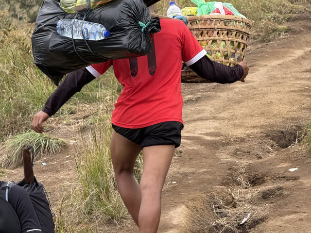 Mount Rinjani: Breathtaking Views, Unforgettable Sunrise, and Exhausted Legs! ⛰️🌅😅