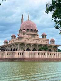 Putra Mosque, Putrajaya – A Modern Marvel with Traditional Charm