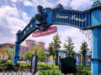 The Dream Bund Resort with Its Broadway Show !