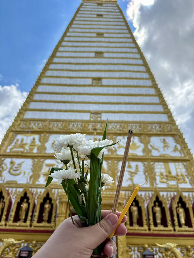 🛕 วัดพระธาตุหนองบัว – วัดดังใจกลางเมืองอุบล