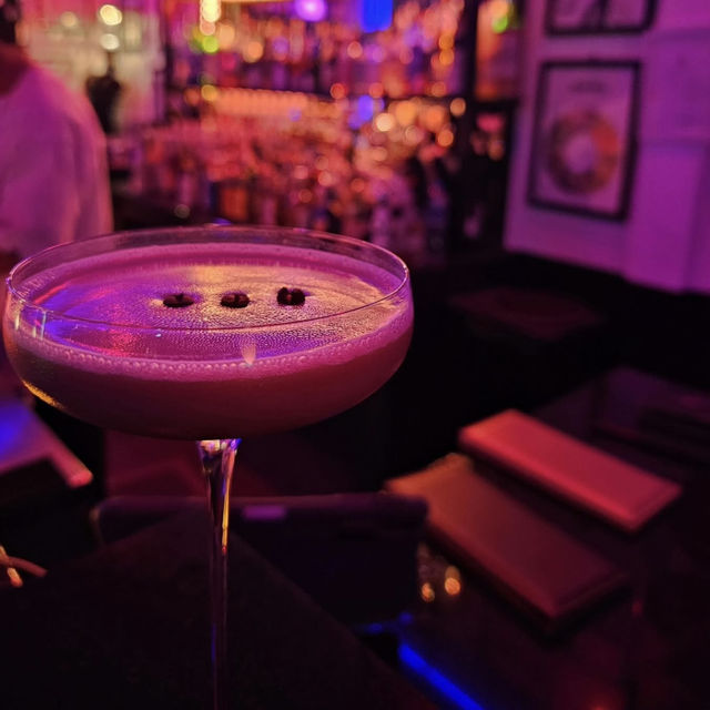 NO NAME? Coffee and Cocktails ชิค ชิลล์ริมหาด