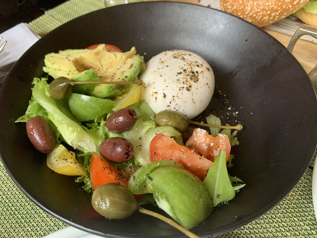 🍽️ Lunch at Oscar’s (Conrad) — Chill Ala Carte Vibes with Classy Comfort