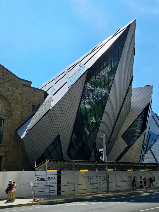 Royal Ontario Museum Must-See Highlights | A World-Class Treasure Trove