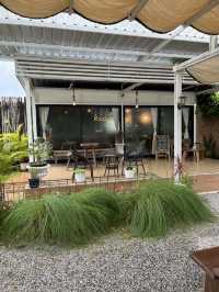 แวะพักจิบกาแฟชิคๆ ที่ Rico คาเฟ่ริมสุขุมวิท นายายอ