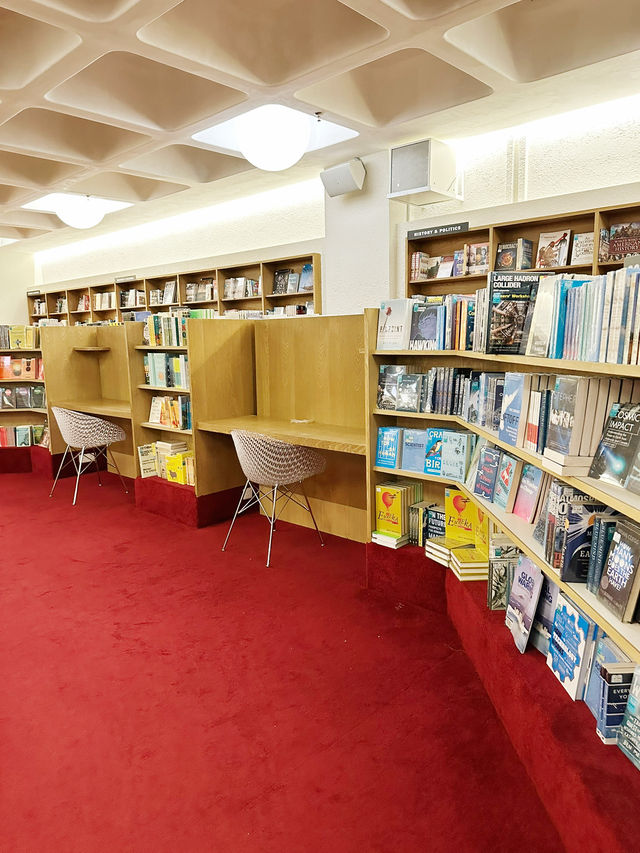 本の海に浸る午後──Austin Chase Coffee × BookXcessで見つけた秘密の読書カフェ