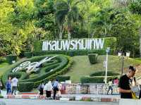 นั่งรับลม ที่แหลมพรหมเทพ