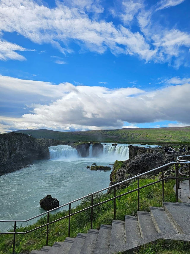 Marveling at the Majesty of Goðafoss Waterfall