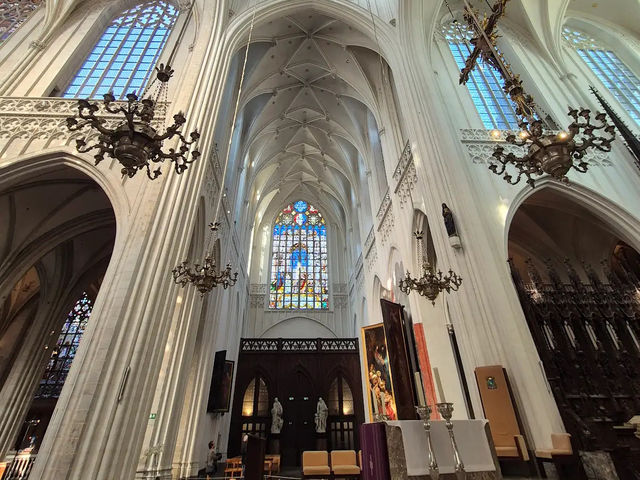 【ルーベンスの傑作に出会う⛪】アントワープ大聖堂（Onze-Lieve-Vrouwekathedraal）