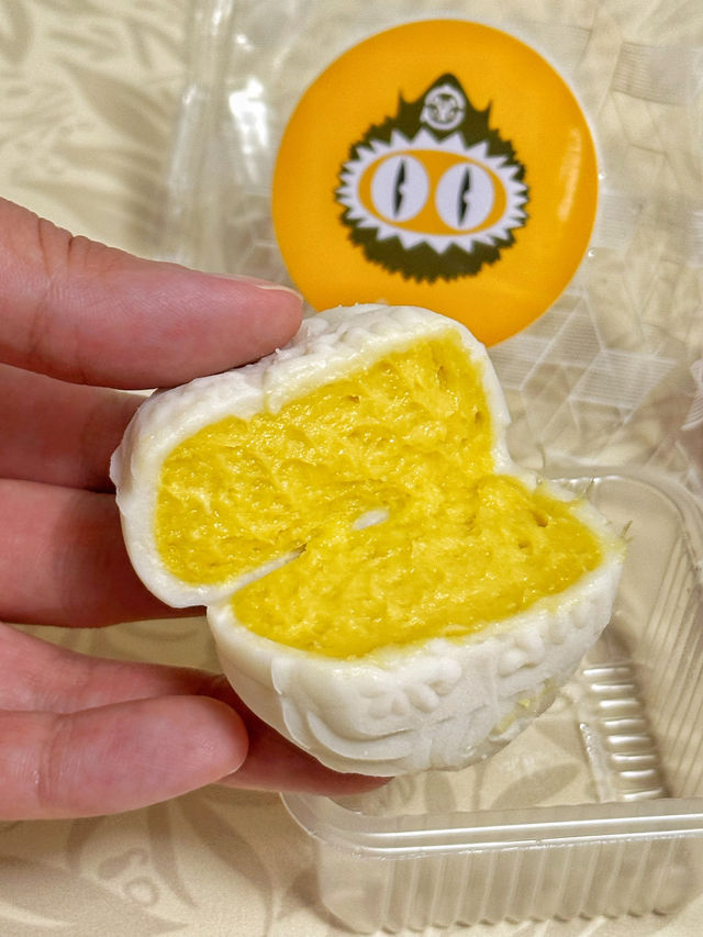 馬來西亞D197貓山王榴槤冰皮月餅開箱! 馬來西亞D197貓山王榴槤冰皮月餅開箱!