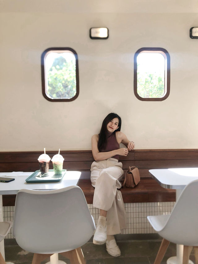 คาเฟ่สไตล์เรโทร Mixirista Lampang
