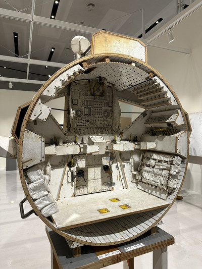 トムサックス エキシビジョンポスター 韓国 ② Space Program ポスター + オーダーフレーム：トム・サックスの