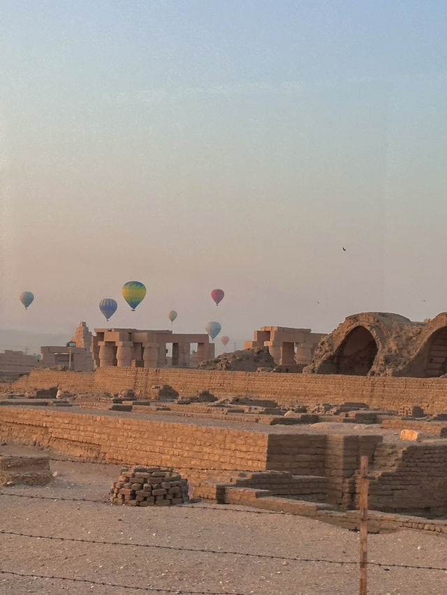 🌟 Colossi of Memnon – Luxor, Egypt