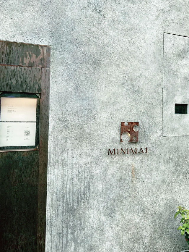 台中｜MINIMAL 冰淇淋——全世界第一間摘下米其林一星的「冰店」：把一杯冰做成一場專注的演出 🍨⭐️