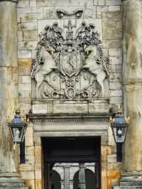 Holyrood Palace & Abbey : Royal Elegance and Timeless Ruins