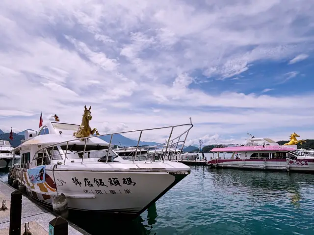 經典日月潭湖岸巡禮，搭船🚢、吃茶葉蛋、建築欣賞