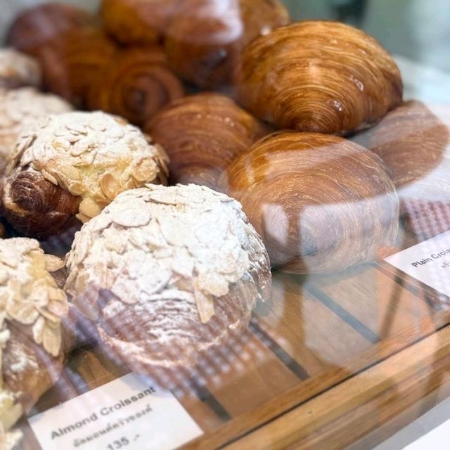 คาเฟ่สไตล์ยุโรป โซนนิมมาน : Co&Co Cafe and Bar.