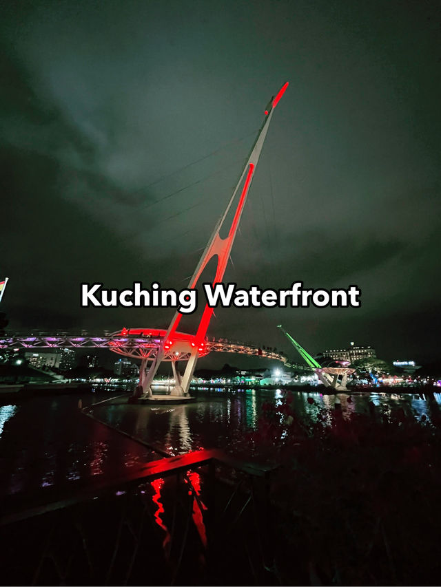Kuching Waterfront: A Must-Visit Scenic Gem That Comes Alive at Night Kuching Waterfront: A Must-Visit Scenic Gem That Comes Alive at Night