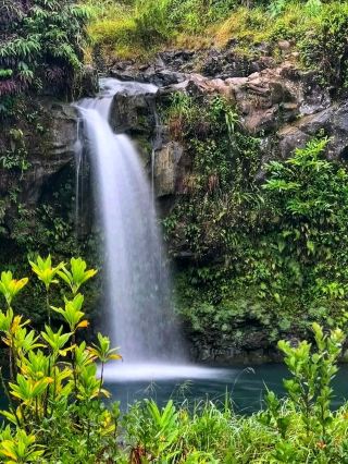 마우이의 아름다운 검은 모래 휴양지