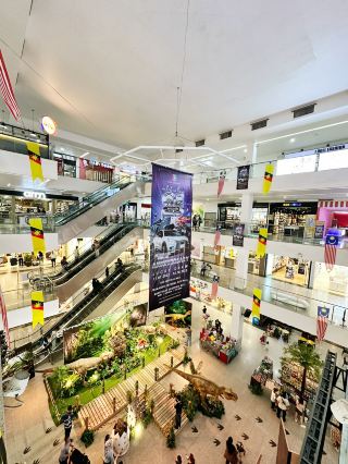 미리 퍼마이수리 임페리얼 시티 몰(Permaisuri Imperial City Mall)에서 즐거운 하루를 보내세요.